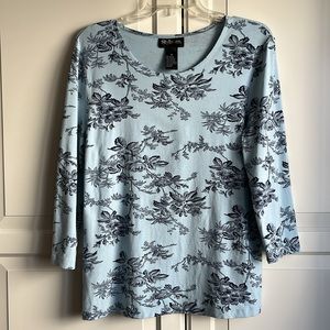 Y2K Style & Co. Light blue/navy floral 3/4 sleeve scoop neck T, size Medium